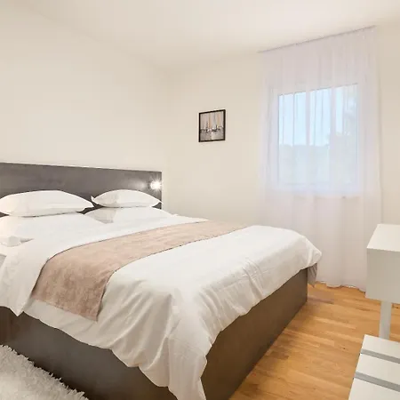 Apartment Mariva *
